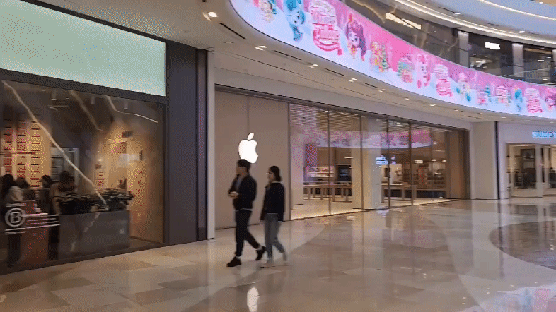 Apple's sixth Korean retail store in located in the center of Starfield Hanam on the first floor. [JIN EUN-SOO]