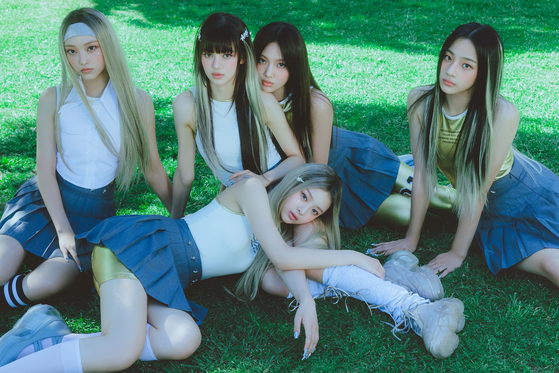 Girl group NewJeans [ADOR]