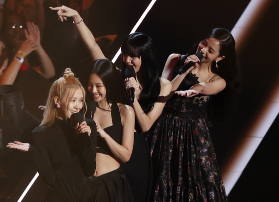Blackpink speak on the stage at the 2022 MTV Video Music Awards ″VMA's″ at the Prudential Center in New Jersey on August 28, 2022. [UPI/YONHAP]