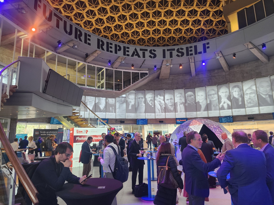 Participants of the PIC Summit held in Eindhoven in the Netherlands in November mingle at a conference hall. [JIN EUN-SOO]