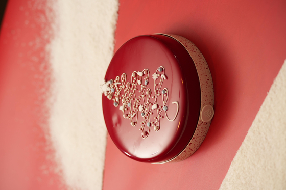 Red Christmas cake (98,000 won) at Four Seasons Hotel Seoul in Jongno District, central Seoul [FOUR SEASONS HOTEL SEOUL] 