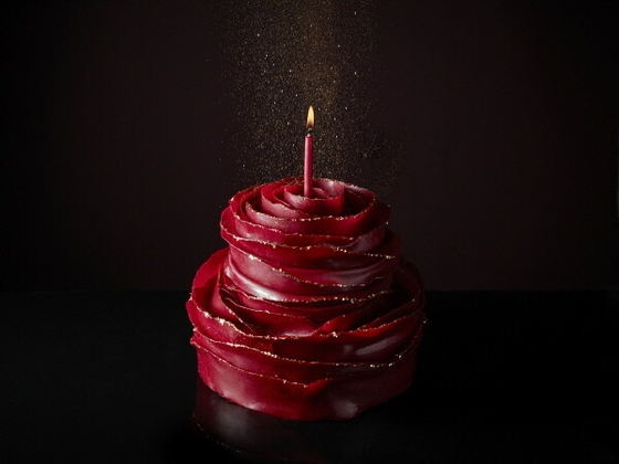 Alluring Christmas cake (250,000 won) at The Shilla Seoul in Jung District, central Seoul [THE SHILLA SEOUL]
