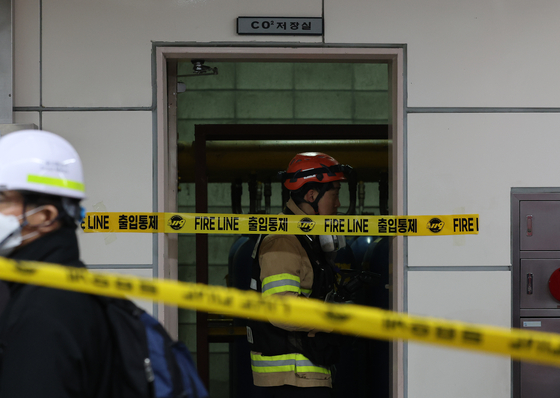 A firefighter inspects the electrical substation at Bokjeong Station on Seoul subway line No. 8 on Friday, where the carbon dioxide leak earlier in the day is believed to have occurred. [NEWS1] 