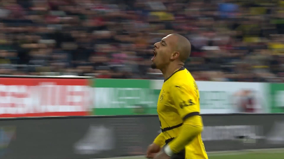 Borussia Dortmund's Donyell Malen celebrates scoring a goal against Augsburg on Saturday. [ONE FOOTBALL] 