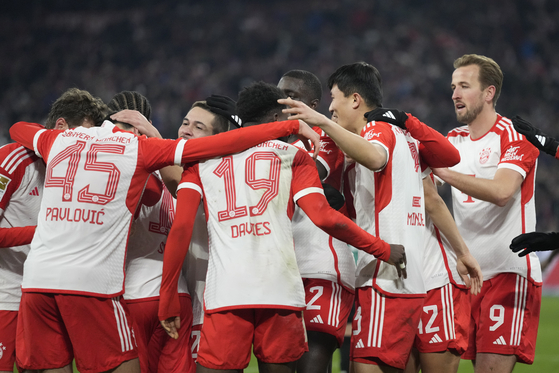 Bayern Munich's Kim Min-jae, second from right, celebrates with his teammates after scoring his side's third goal during a Bundesliga match against Stuttgart in Munich on Sunday.  [AP/YONHAP]