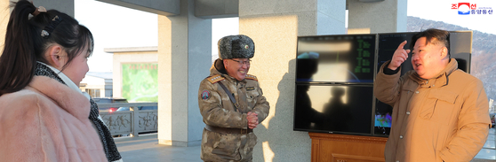 North Korean leader Kim Jong-un, right, accompanied by his daughter Kim Ju-ae, left, observe the test launch of the Hwasong-18 solid-fuel intercontinental ballistic missile on Monday, in this photo carried by the North Korean Central News Agency. [YONHAP]