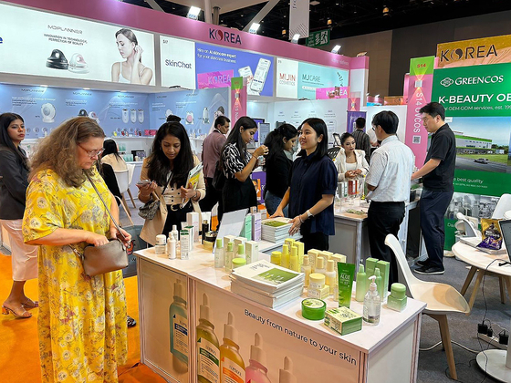 Korea Trade-Investment Promotion Agency (Kotra) set up its first-ever booth at COSMOPROF India, a global cosmetics trade fair held in Mumbai from Dec. 7-9. Some 40 Korean companies participated in the Kotra booth to promote the country's beauty products. [KOTRA] 