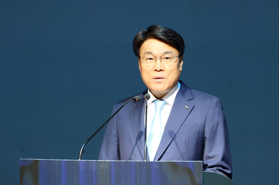 Chairman Choi Jeong-woo of Posco Group delivers a congratulatory speech at an event on Sept. 5 in Pohang, North Gyeongsang. [YONHAP]