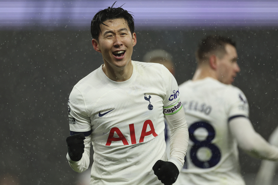Tottenham's Son Heung-min celebrates after scoring his side's second goal during a Premier League match against AFC Bournemouth at Tottenham Hotspur Stadium in London on Sunday.  [AP/YONHAP]