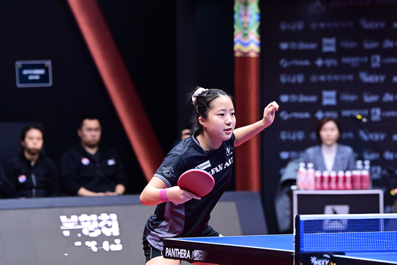 Shin Yu-bin in action during a 2023 Korea Table Tennis League game at Gwanggyo Gymnasium in Kyonggi University on Feb. 5 [KTTA]