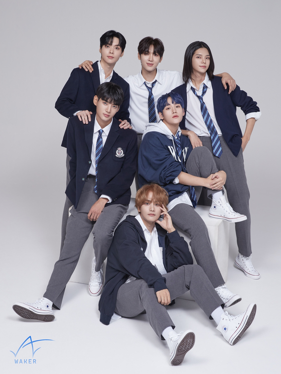 New boy band Waker [HOWLING ENTERTAINMENT]