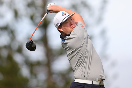 Im Sung-jae plays his shot from the third tee during the first round of The Sentry at Plantation Course at Kapalua Golf Club on Thursday Kapalua, Hawaii. [GETTY IMAGES] 