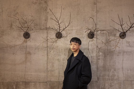 Artist Yoo Hwa-soo has been named the winner of the 23rd SongEun Art Award. [SONGEUN]