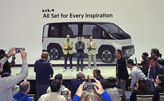 Kia CEO Song Ho-sung, center, and other Kia executives talk about the company's PBV strategies in Las Vegas on Monday. [KIA] 