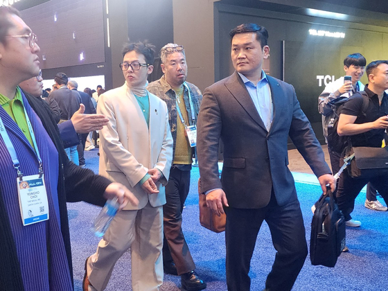 G-Dragon visits Samsung Electronics' booth at CES 2024 in Las Vegas on Tuesday local time. [JIN EUN-SOO]