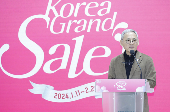 Culture Minister Yu In-chon speaks during the Korea Grand Sale 2024 opening ceremony in Jung District, central Seoul on Thursday. [YONHAP] 