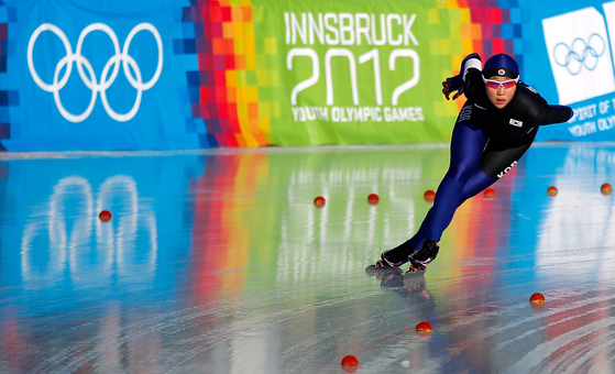 Jang Mi skates in the women's 1500-meter speed skating event at the first winter Youth Olympic Games in Innsbruck, Austria on Jan. 16, 2012. [REUTERS/YONHAP]