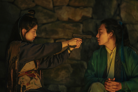 The second part of ″Alienoid″ centers around time-traveling swordsmen, people with superpowers and alien prisoners in human bodies entangled in a battle involving a holy sword [CJ ENM] 