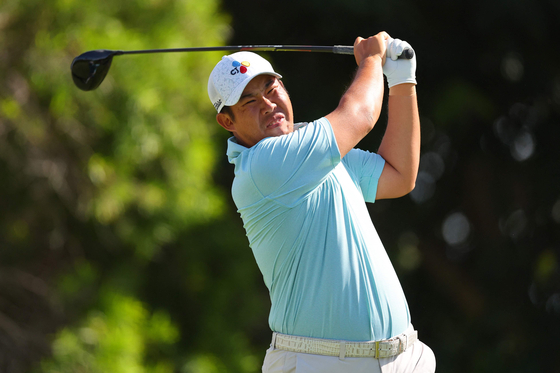 Korea's An Byeong-hun plays his shot from the fifth tee during the third round of the Sony Open in Hawaii at Waialae Country Club on Saturday in Honolulu, Hawaii. [AFP/YONHAP]