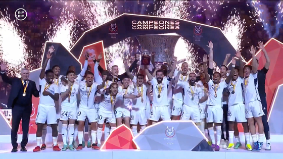 Real Madrid players celebrate winning the 2024 Spanish Supercup. [ONE FOOTBALL] 