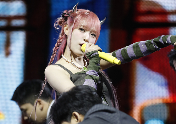 Singer Yena performs during a press showcase held Monday at Yes24 Live Hall in eastern Seoul. [NEWS1]