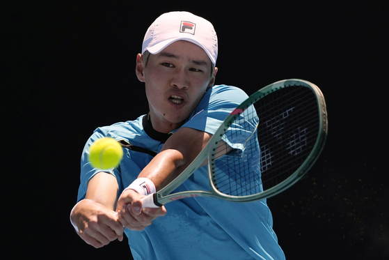 Korea's Kwon Soon-woo plays a backhand return to Slovakia's Lukas Klein during their first round match at the Australian Open at Melbourne Park in Melbourne, Australia on Tuesday. [AP/YONHAP]