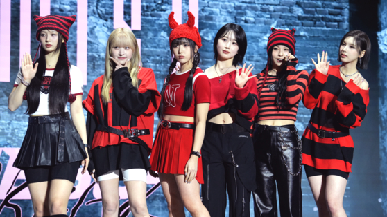 Girl group NMIXX poses for the camera during a press showcase held Monday in southern Seoul ahead of the release of the group's second EP ″Fe3O4: Break.″ [KIM MYEONG-JI]