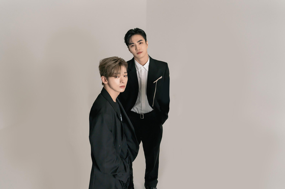 Members Taehwan, right, and Hyesung of boy band Vanner [KLAP ENTERTAINMENT]