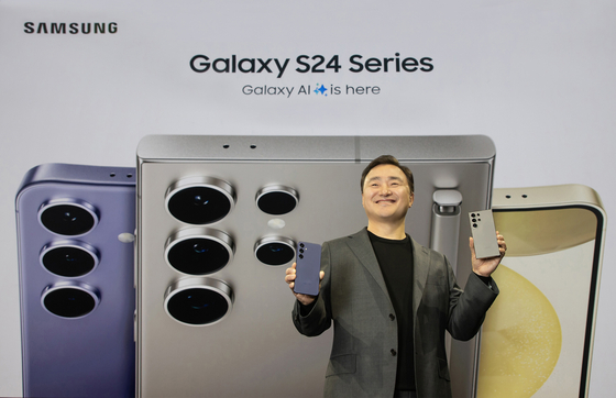 Roh Tae-moon, head of Samsung Electronics' mobile business, poses for a photo with the new Galaxy S24 series at Galaxy Unpacked 2024 in San Jose, California on Wednesday, local time. [SAMSUNG ELECTRONICS]