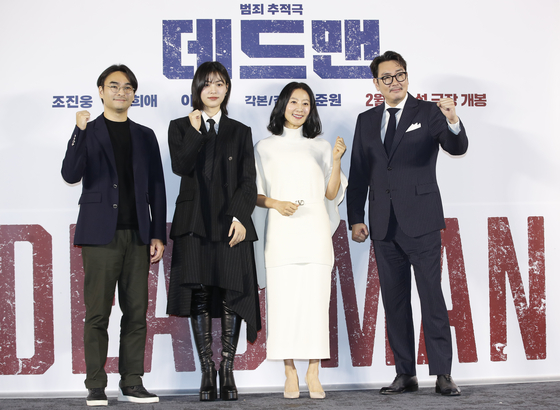 From left, director Ha Joon-won, actors Lee Soo-kyung, Kim Hee-ae and Cho Jin-woong pose for photos at a press conference for the film ″Dead Man″ at Megabox Seongsu in Seongdong District, eastern Seoul, on Friday. [NEWS1]