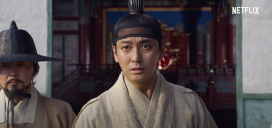 An example of manggeon, or traditional thick headbands, which were worn under traditional hats to keep men's hairstyles from coming loose. [SCREEN CAPTURE]