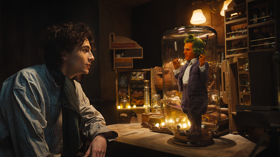 Actors Timothee Chalamet, left, and Hugh Grant in "Wonka" ]WARNER BROS. KOREA]