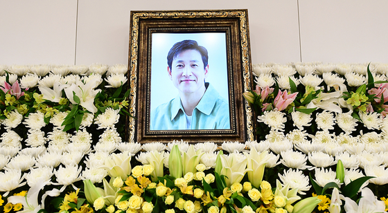 Actor Lee Sun-kyun's funeral altar at the Seoul National University Hospital's funeral home in Jongno District, central Seoul, on Dec. 27, 2023 [JOINT PRESS CORPS]