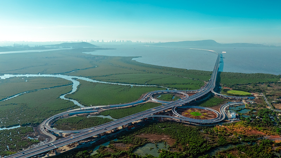 A bird's-eye view of the Mumbai Trans Harbour Sea Link in India, which Daewoo Engineering & Construction (E&C) built in partnership with Tata Projects. [DAEWOO E&C]