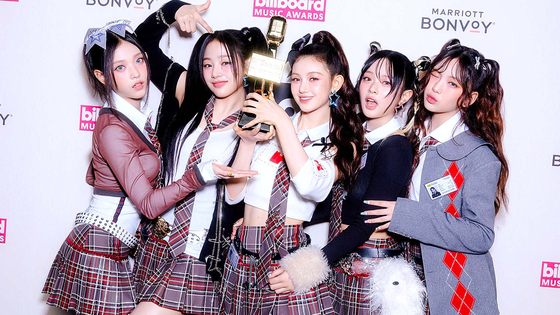 Girl group NewJeans [BILLBOARD]
