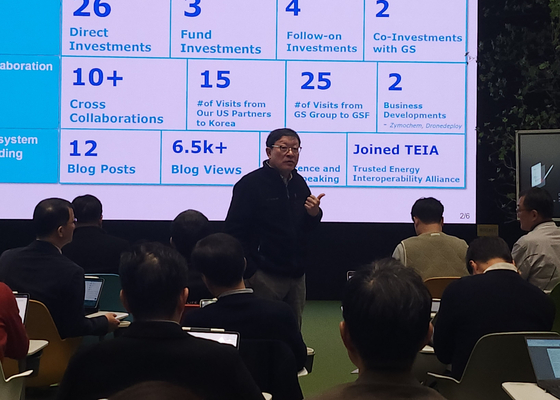 GS Group Chairman Huh Tae-soo speaks during an executive meeting on new businesses held on Thursday at GS Tower in Gangnam District, southern Seoul. [GS HOLDINGS]