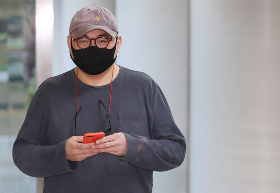 Celebrity chef Chung Chang-wook appearing at the Seoul Central District Court on Sept. 21 2022. [YONHAP]