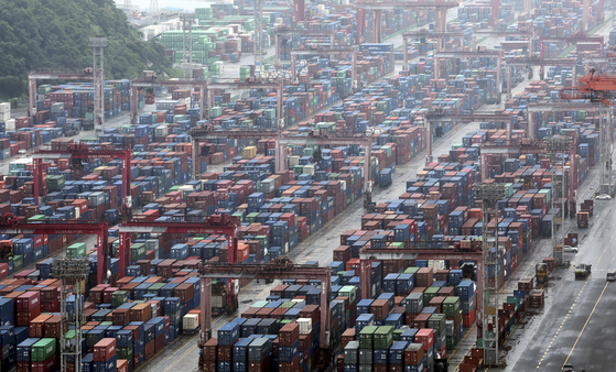 Containers at Busan port for exports [YONHAP]