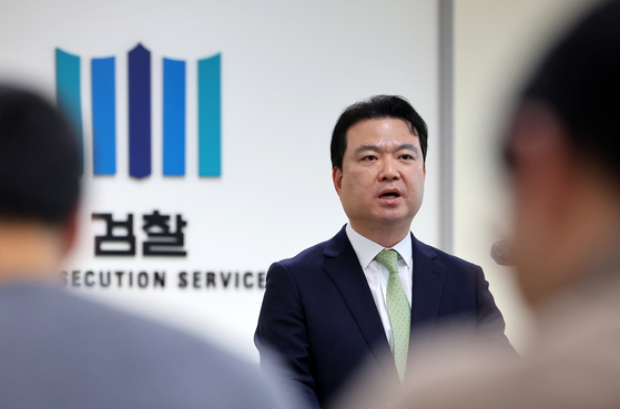 Busan District Prosecutors' Office Deputy Prosecutor Park Sang-jin brief reporters on the investigation of the 67 year-old assailant, who attacked DP chief Lee Jae-myung earlier this month, on Monday. [YONHAP[