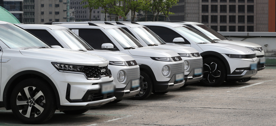 Socar vehicles are parked in a parking lot in central Seoul. [NEWS1]