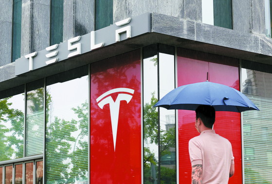 A Tesla store in downtown Seoul [YONHAP]