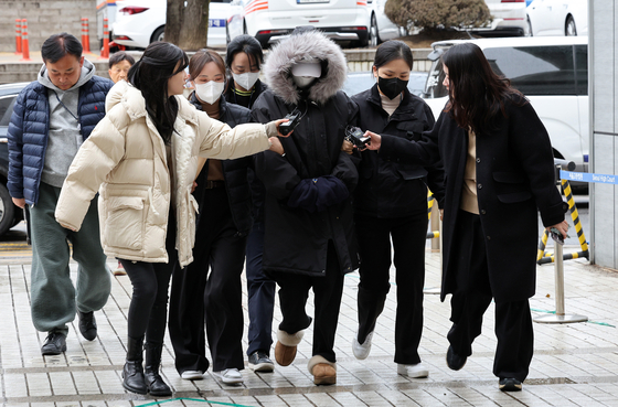 A club DJ in her 20s who ran over a delivery rider in his 50s on Saturday heads to Seoul Central District Court in Seocho District, southern Seoul, on Monday. [NEWS1]