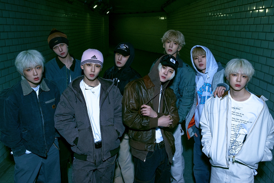 Boy band 8TURN [MNH ENTERTAINMENT]