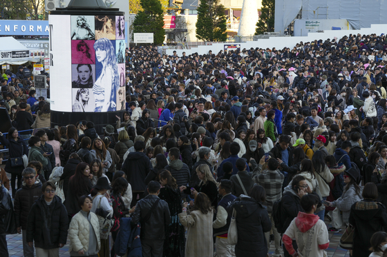 Fans arrive at the Tokyo Dome, for the Taylor Swift concert titled ″Eras Tour″ on Feb. 7 in Tokyo, Japan. [AP/YONHAP]