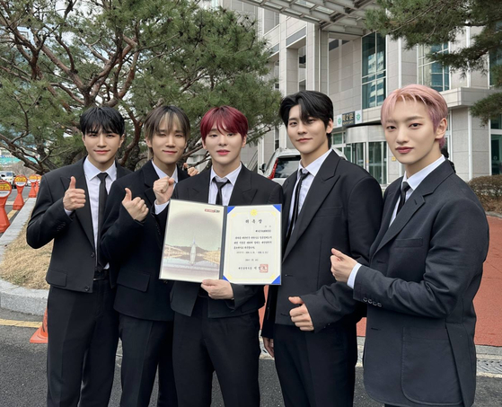 Boy band Vanner pose for a photo after becoming ambassadors for Daejeon on Wednesday. [KLAP ENTERTAINMENT]