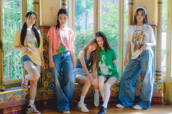 Girl group NewJeans [ADOR]