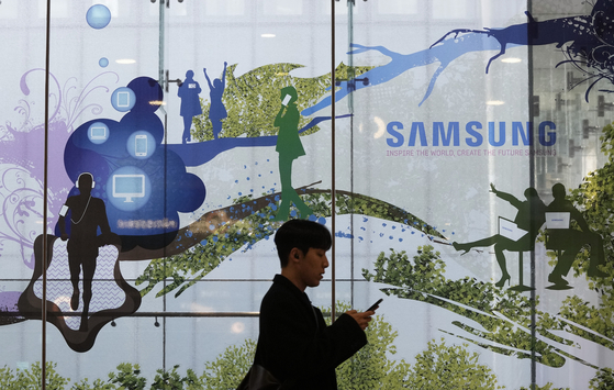 A man passes by Samsung Electronics' shop in Seoul, South Korea, Wednesday, Jan. 31, 2024. [AP/YONHAP]