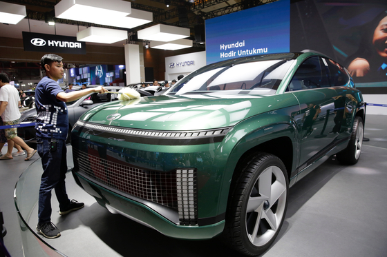 Visitors check Hyundai's Ioniq 9 concept car during the 2024 Indonesia International Motor Show in Jakarta, Indonesia on Feb. 19. [EPA/YONHAP]