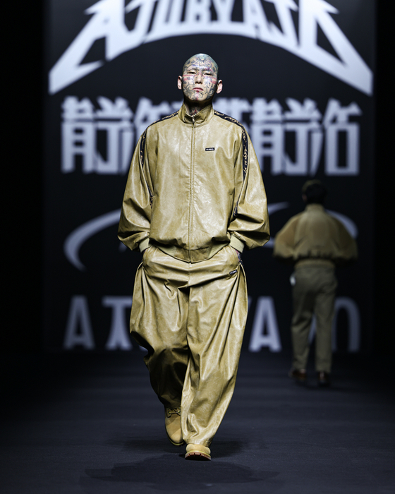 A runway look from Ajobyajo's 2024 Fall/Winter collection [AJOBYAJO]