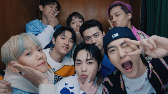 Boy band EXO [SCREEN CAPTURE]